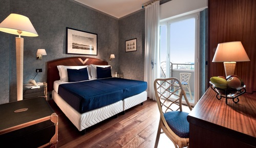 Superior Double or Twin Room, Partial Sea View