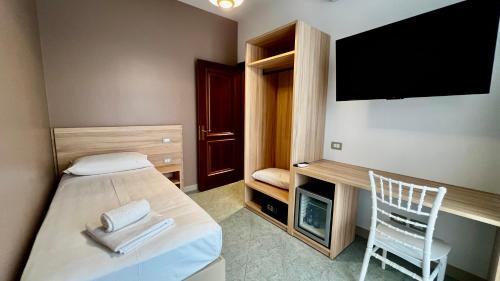 Two-Bedroom Deluxe Apartment with Balcony