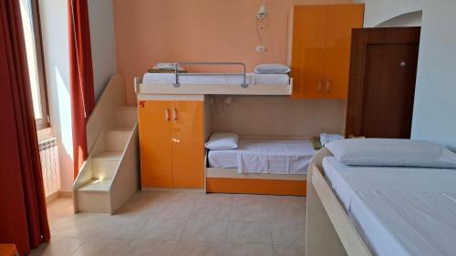 Single Bed in Mixed Dormitory Room
