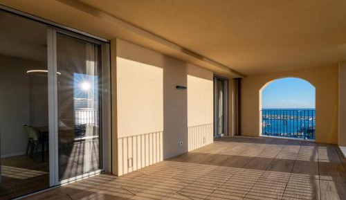 Superior One-Bedroom Apartment with Balcony