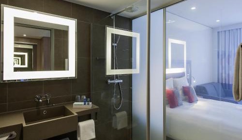 Connecting Rooms