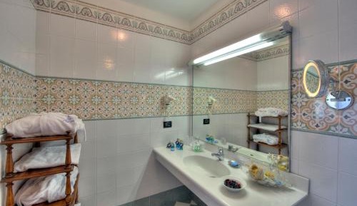 Deluxe Double or Twin Room with Terrace and Sea View