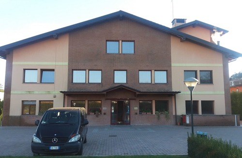 Vergiate Hotel | Orange Motel