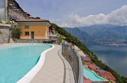 Parzanica Apartment | Terrazza a Lago - two-room apartment with terrace and swimming pool
