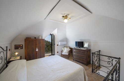 Montepertuso Apartment | Apartment for 2 people in the hills of Positano, with small balcony overlooking the sea