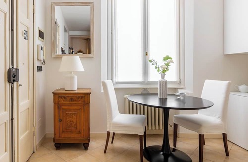 Historic Center Apartment | Casa Letizia ONE elegant romantic downtown apartment at the Two Towers