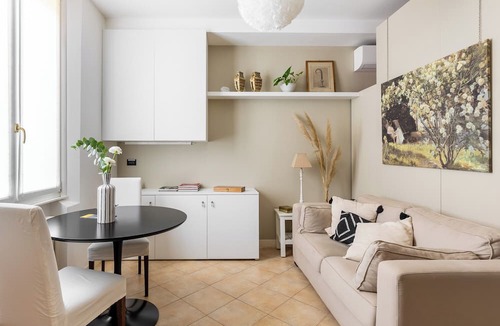 Historic Center Apartment | Casa Letizia ONE elegant romantic downtown apartment at the Two Towers