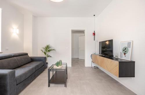 Latina Apartment | IVY - Golden
