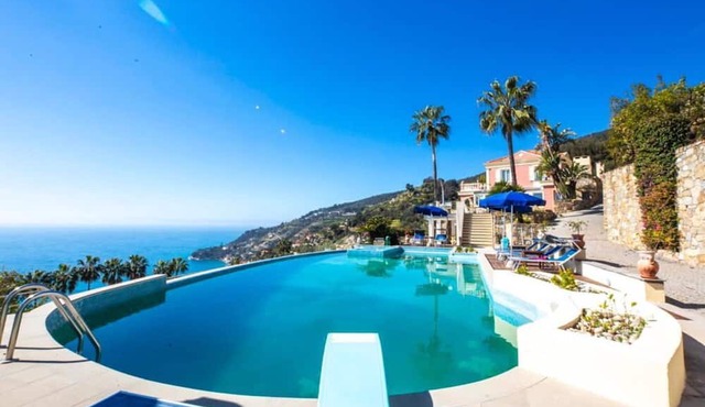 Villa in Ospedaletti with 8 bedrooms sleeps 20