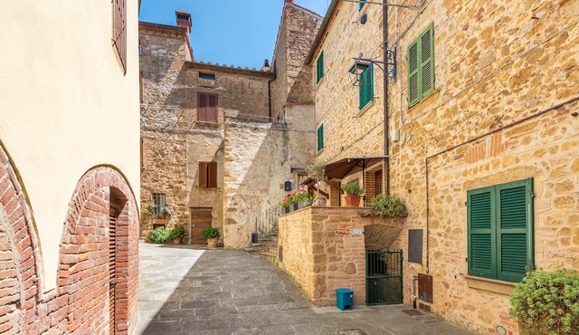 tana Nerli – Historic Country Retreat Blending Comfort and Design