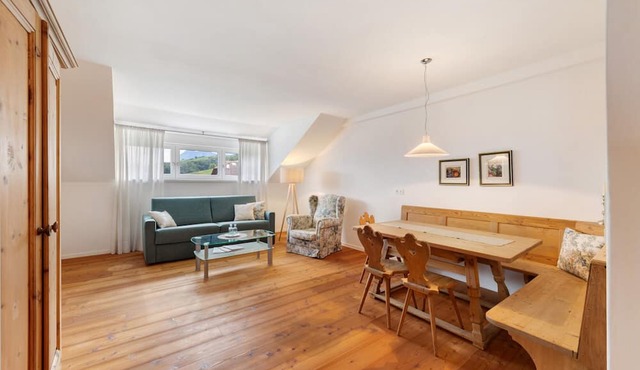 Holiday Apartment 'Weingut Zail' with Mountain View, Wi-Fi and Air Conditioning