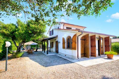 Villa Janela Escape & Retreat, 30m from the Beach - Happy Rentals