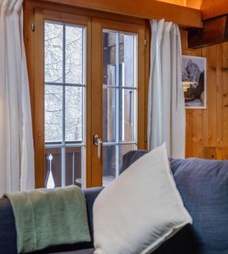 Cozy Alpine Lodge - Hot Tub & Balcony Views